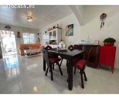Precioso Bungalow en una planta de 2 dormitorios y 2 baños con 2 piscinas comunitarias