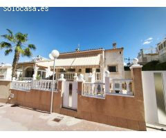 Preciosa villa con 2 dormitorios y 2 baños.