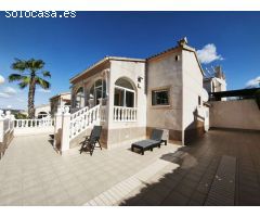 Preciosa villa con 2 dormitorios y 2 baños.