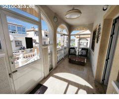 Preciosa villa con 2 dormitorios y 2 baños.