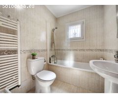 Preciosa villa con 2 dormitorios y 2 baños.