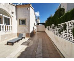 Preciosa villa con 2 dormitorios y 2 baños.