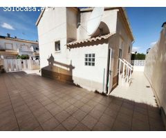 Preciosa villa con 2 dormitorios y 2 baños.