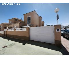 Precioso dúplex de 4 dormitorios y 2 baños en Los Balcones.