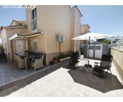 Precioso dúplex de 4 dormitorios y 2 baños en Los Balcones.