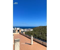 SE VENDE ÁTICO DUPLEX CON GRAN TERRAZA Y VISTAS AL MAR