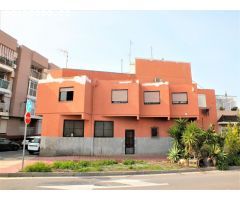 Edificio de 2 plantas con 4 dormitorios 3 baños, solárium, local bajo y dos entradas