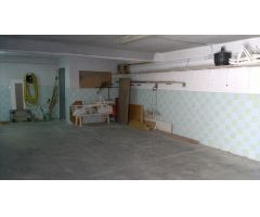 4 Plazas de garaje y 2 Locales de 45m2 privados muy cerca del mar