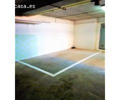 4 Plazas de garaje y 2 Locales de 45m2 privados muy cerca del mar