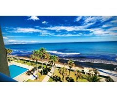 Apartamento reformado en 1ª linea de playa con impresionantes vistas en Urb con piscina y garaje