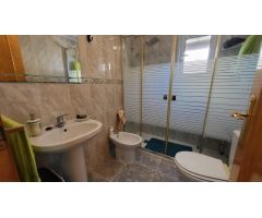 Apartamento esquina de 2 Dorm en Urb con piscina y terraza de ancho especial con vistas al mar