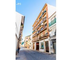 Garaje para 3 vehiculos y 5 motos en el centro de Antequera