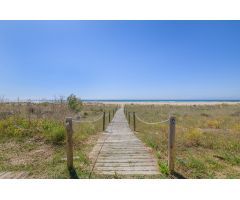 ? Una joya frente al Mediterráneo: planta baja con salida a la playa