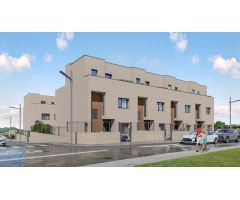 ¡Casa esquinera de obra nueva en La Garriga con jardín, eficiencia energética A y ascensor