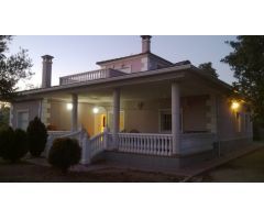 Chalet con suelo urbano en Llano San José