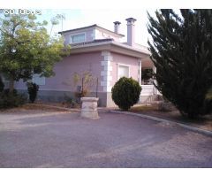 Chalet con suelo urbano en Llano San José