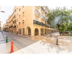 REUS- LOCAL ESQUINERO PLAÇA LA PATACADA