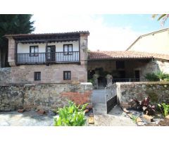 CASA DE PIEDRA CON BONITO TERRENO CERRADO