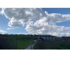 TERRENO CON VARIAS EDIFICACIONES