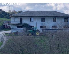 TERRENO CON VARIAS EDIFICACIONES