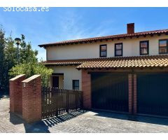 CHALET PAREADO EN URBANIZACIÓN PRIVADA EN TRASIERRA