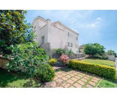 Magnífica casa con gran  jardín y vistas a toda Barcelona