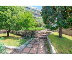 Magnífica casa con gran  jardín y vistas a toda Barcelona