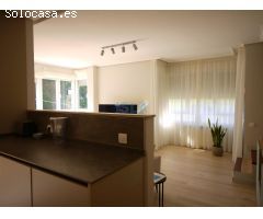 Amplio piso en Urb. con Piscina