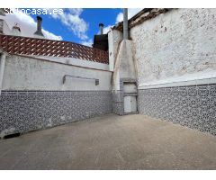 Casa de pueblo en Pozorrubielos de la Mancha, zona de Rubielos Bajos, con terraza y balcón.