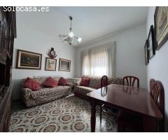 Casa de pueblo en Pozorrubielos de la Mancha, zona de Rubielos Bajos, con terraza y balcón.