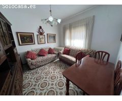 Casa de pueblo en Pozorrubielos de la Mancha, zona de Rubielos Bajos, con terraza y balcón.