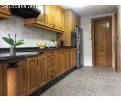 Piso reformado de 3 habitaciones y 2 baños, plaza de garaje incluida en el precio.