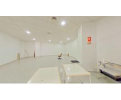 ¡Gran oportunidad en El Campello! Este amplio local de 504 m2 construidos se encuentra en San Bartol