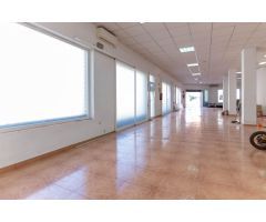 ¡Oportunidad Única! Amplio Local Comercial en El Campello