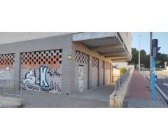 ???? ¡Oportunidad única en la mejor zona de El Campello y practicamente en 2ª linea de la playa!