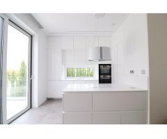 Moderna villa en Las Colinas Golf [amp;] Country Club con licencia turistica