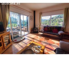 Casa de Pueblo en Venta en Viñuelas de Arriba, Málaga