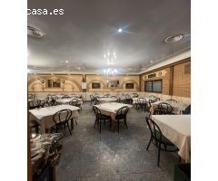 BAR EN PLENO FUNCIONAMIENTO