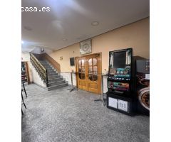 BAR EN PLENO FUNCIONAMIENTO