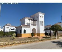 VENTA DE IMPRESIONANTE VILLA ENEBRO 3 DORMITORIOS 3 BAÑOS EN LA TORRE GOLF RESORT