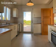 VENTA DE IMPRESIONANTE VILLA ENEBRO 3 DORMITORIOS 3 BAÑOS EN LA TORRE GOLF RESORT