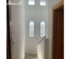 VENTA DE IMPRESIONANTE VILLA ENEBRO 3 DORMITORIOS 3 BAÑOS EN LA TORRE GOLF RESORT