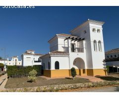 VENTA DE IMPRESIONANTE VILLA ENEBRO 3 DORMITORIOS 3 BAÑOS EN LA TORRE GOLF RESORT