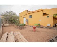 CASA TERRERA CON HUERTA EN LA VICTORIA (ZONA BAJA)