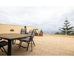 Impresionante Casa Moderna con Vistas al Océano y las Montañas en Icod de los Vinos, Tenerife.