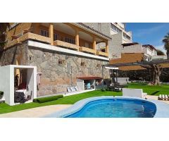 Casa Familiar con Piscina Privada y Jardín en Tabaiba