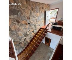 Casa Familiar con Piscina Privada y Jardín en Tabaiba