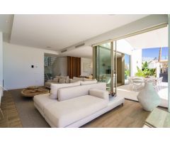 Villa de lujo en venta en Las Colinas Golf [amp;] Country Club