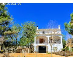 !¡Una casa familiar ideal!, rodeada de naturaleza, con vistas a las montañas
