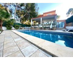 ¡EN VENTA! EXCLUSIVO CHALET CON PISCINA Y JARDÍN PRIVADO¡¡
